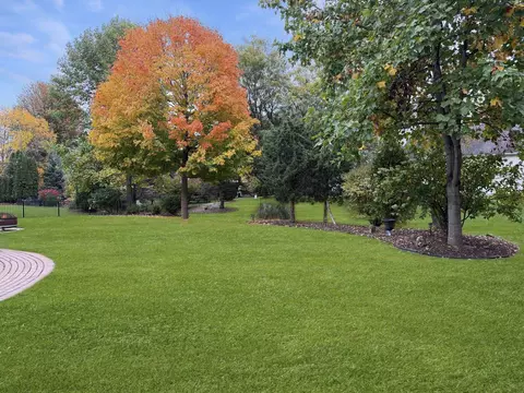 Exterior - 233 E Fernwood Ln, Appleton, WI 54913 photo 8 of 10