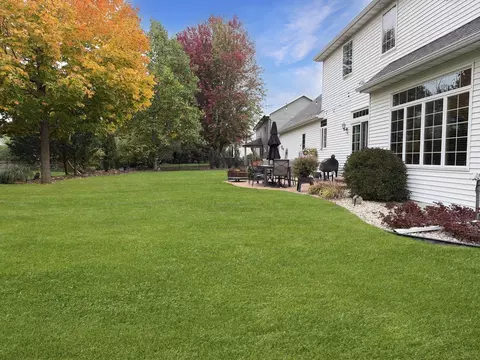 Exterior - 233 E Fernwood Ln, Appleton, WI 54913 photo 5 of 10