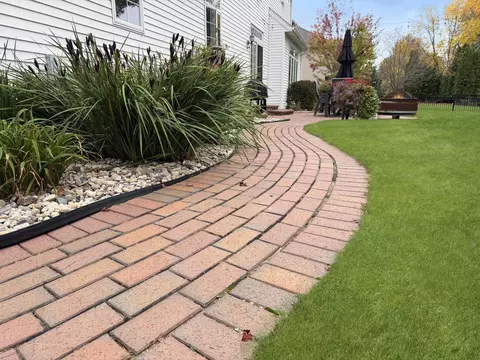 Exterior - 233 E Fernwood Ln, Appleton, WI 54913 photo 3 of 10