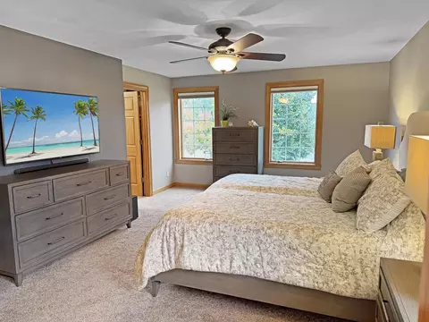 Bedroom - 233 E Fernwood Ln, Appleton, WI 54913 photo 5 of 6