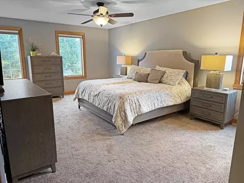 Bedroom - 233 E Fernwood Ln, Appleton, WI 54913 photo 4 of 6