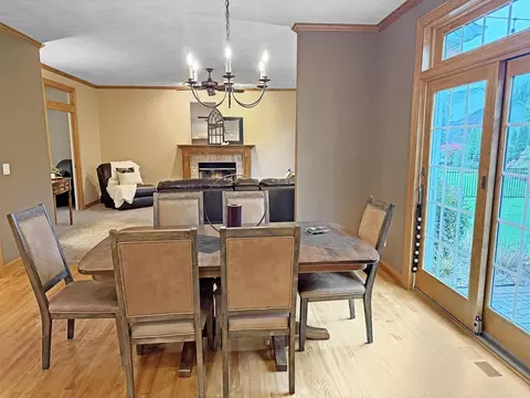 Dining - 233 E Fernwood Ln, Appleton, WI 54913 photo 2 of 4