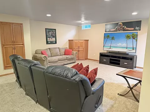 Living - 233 E Fernwood Ln, Appleton, WI 54913 photo 6 of 6