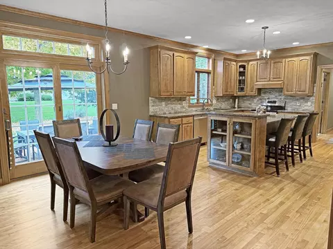 Dining - 233 E Fernwood Ln, Appleton, WI 54913 photo 1 of 4