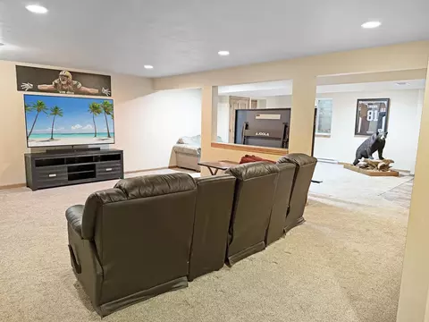 Living - 233 E Fernwood Ln, Appleton, WI 54913 photo 5 of 6