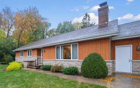 Exterior - 720 E Meadow Grove Blvd, Appleton, WI 54915 photo 2 of 6