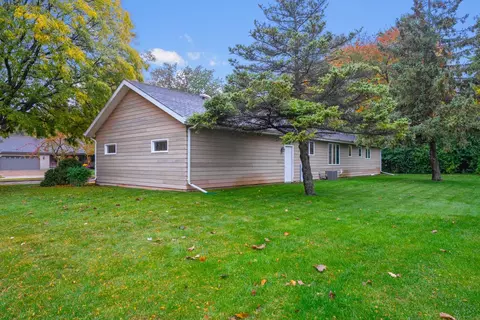 Exterior - 720 E Meadow Grove Blvd, Appleton, WI 54915 photo 4 of 6