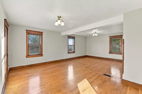 Living - 424 Turner St, Wrightstown, WI 54180 photo 3 of 5
