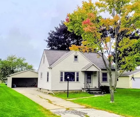Exterior - 2417 Gmeiner Rd, Appleton, WI 54915 photo 1 of 10