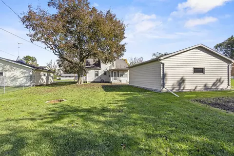 Exterior - 2417 Gmeiner Rd, Appleton, WI 54915 photo 2 of 10