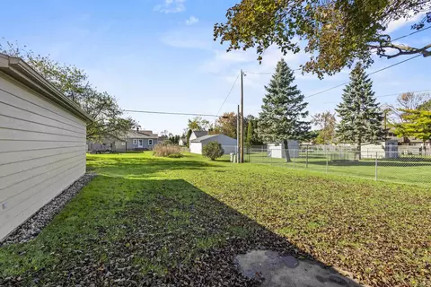 Exterior - 2417 Gmeiner Rd, Appleton, WI 54915 photo 8 of 10