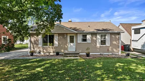 2228 Magnolia Ln, Green Bay, WI 54304