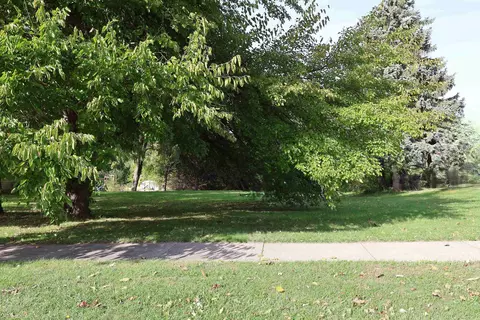 2670 W 20th Ave, Oshkosh, WI 54904