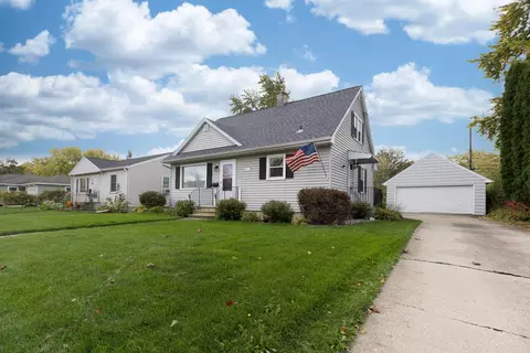 911 Sherry St, Neenah, WI 54956
