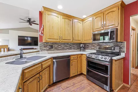 Kitchen - w2421 Hickory Park Drive, Appleton, WI 54915 photo 3 of 4