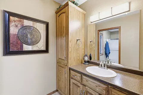 Bath - w2421 Hickory Park Drive, Appleton, WI 54915 photo 2 of 3