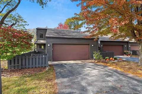 65 Webster Heights Dr, Green Bay, WI 54301