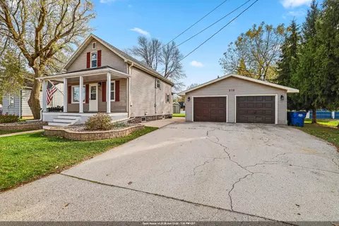 310 W Pulaski St, Pulaski, WI 54162