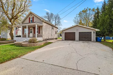 310 W Pulaski St, Pulaski, WI 54162