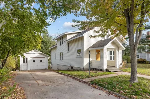 515 S Main St, Waupaca, WI 54981