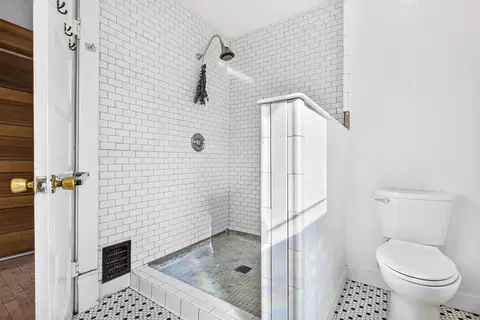 Bath - 620 N Oneida St, Appleton, WI 54911 photo 4 of 4