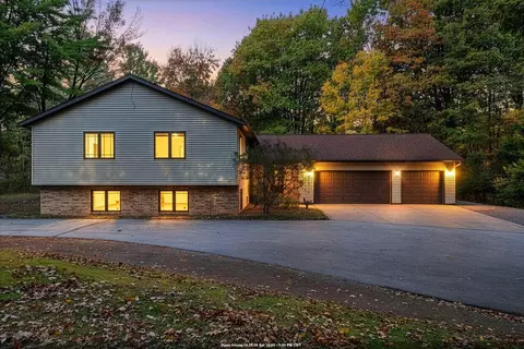 2703 Red Pine Ct, Green Bay, WI 54313