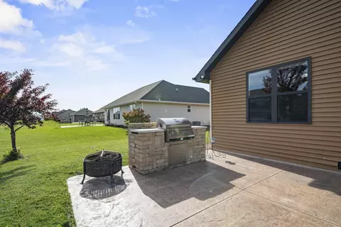 Exterior - 3328 Tulip Trl, Appleton, WI 54913 photo 13 of 19