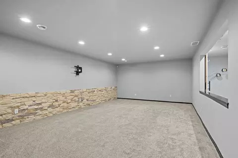 Living - 3328 Tulip Trl, Appleton, WI 54913 photo 3 of 4