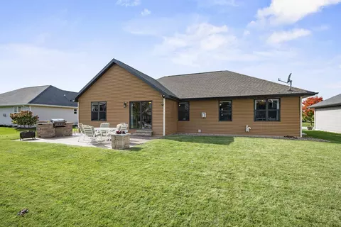 Exterior - 3328 Tulip Trl, Appleton, WI 54913 photo 12 of 19