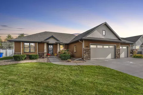 Exterior - 3328 Tulip Trl, Appleton, WI 54913 photo 2 of 19