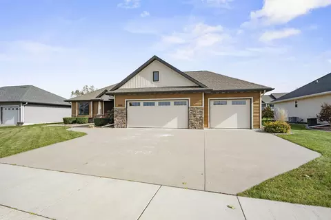 Exterior - 3328 Tulip Trl, Appleton, WI 54913 photo 4 of 19