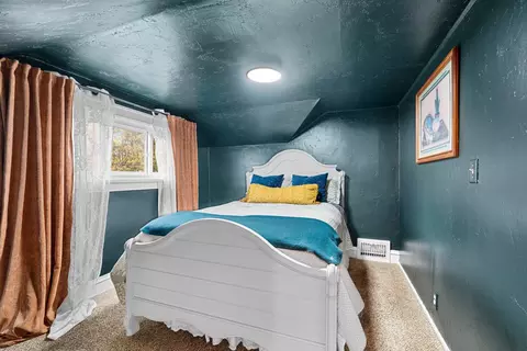 Bedroom - 933 W Spring St, Appleton, WI 54914 photo 6 of 9