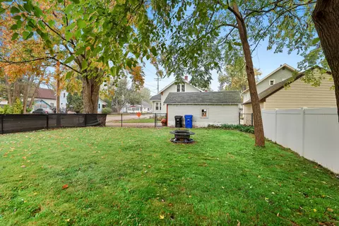 Exterior - 933 W Spring St, Appleton, WI 54914 photo 5 of 7