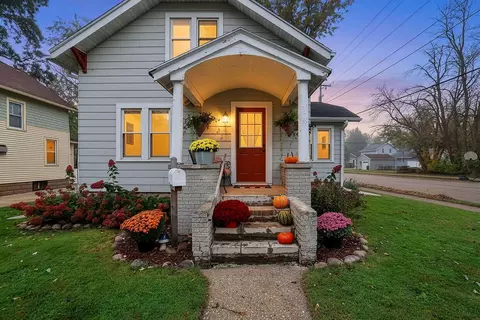 Exterior - 933 W Spring St, Appleton, WI 54914 photo 6 of 7