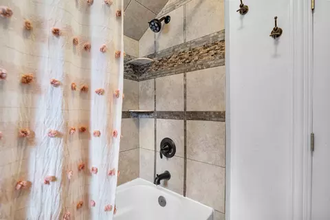 Bath - 933 W Spring St, Appleton, WI 54914 photo 4 of 4