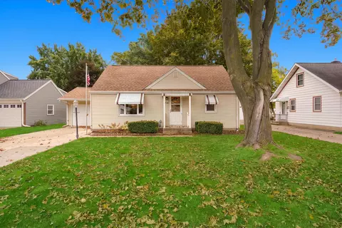 1017 Meacham St, Green Bay, WI 54304