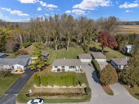 View/Area - 1320 W Edgewood Dr, Appleton, WI 54913 photo 4 of 10