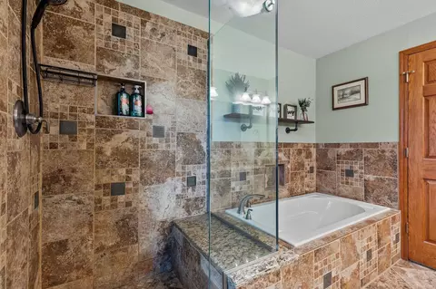 Bath - 1320 W Edgewood Dr, Appleton, WI 54913 photo 3 of 9