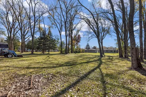 Exterior - 1320 W Edgewood Dr, Appleton, WI 54913 photo 8 of 9