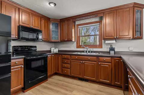 Kitchen - 1320 W Edgewood Dr, Appleton, WI 54913 photo 3 of 10