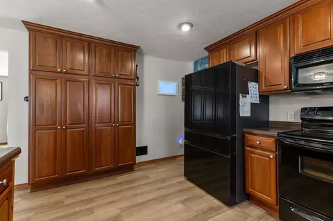 Kitchen - 1320 W Edgewood Dr, Appleton, WI 54913 photo 2 of 10