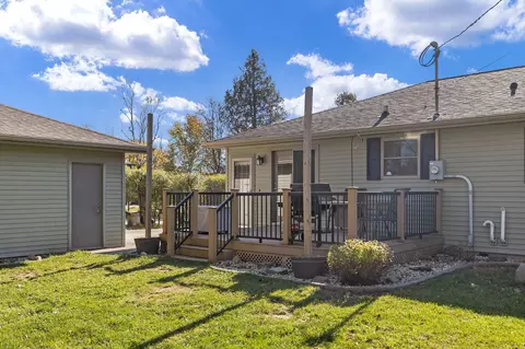 Exterior - 1320 W Edgewood Dr, Appleton, WI 54913 photo 6 of 9