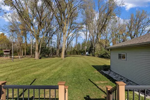Exterior - 1320 W Edgewood Dr, Appleton, WI 54913 photo 4 of 9