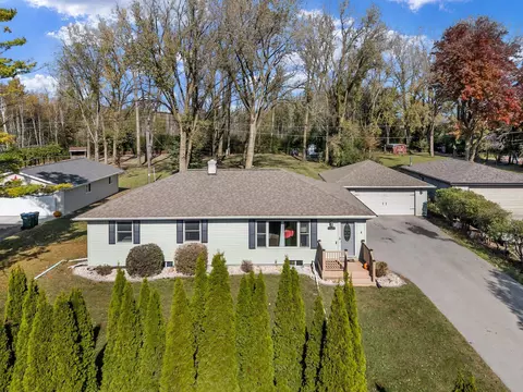 View/Area - 1320 W Edgewood Dr, Appleton, WI 54913 photo 2 of 10
