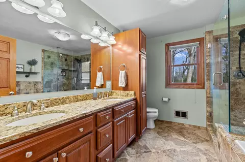 Bath - 1320 W Edgewood Dr, Appleton, WI 54913 photo 2 of 9