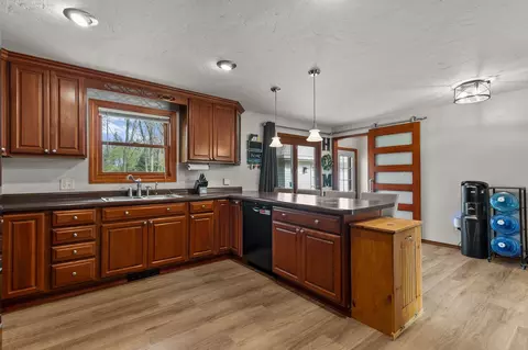 Kitchen - 1320 W Edgewood Dr, Appleton, WI 54913 photo 6 of 10