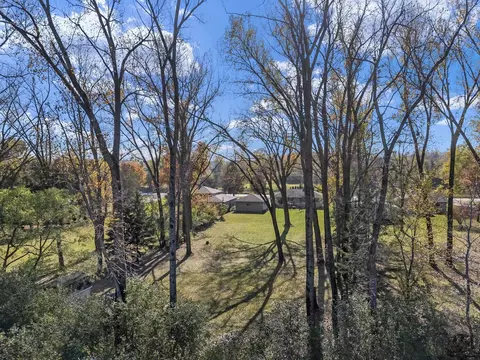 View/Area - 1320 W Edgewood Dr, Appleton, WI 54913 photo 1 of 10