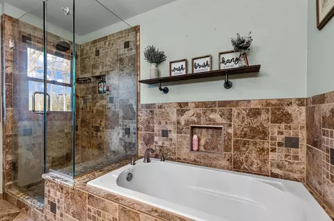 Bath - 1320 W Edgewood Dr, Appleton, WI 54913 photo 8 of 9
