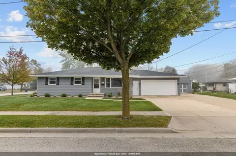 115 Daniel Ct, Combined Locks, WI 54113