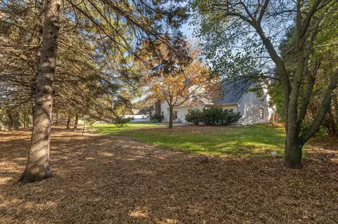 Exterior - 808 E Mayfield Dr, Appleton, WI 54911 photo 5 of 12